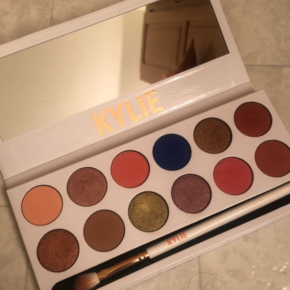 Kylie Cosmetics Other - Kylie Cosmetics Royal Peach Eyeshadow Palette